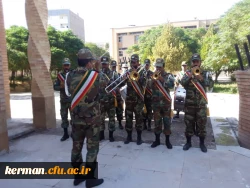 ادای احترام شرکت کنندگان در آیین پایانی ششمین جشنواره رویش  به شهدای گمنام  9