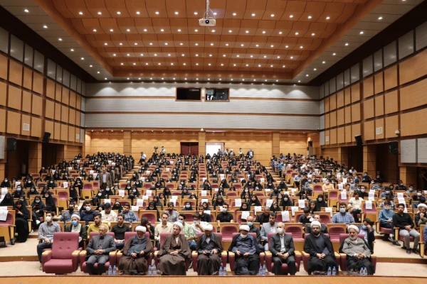دکتر توان در آیین افتتاح طرح «حا میم» در دانشگاه فرهنگیان استان کرمان:
ماده ۲۸ فرصت مغتنمی برای جذب دانش آموختگان متعهد دانشگاه ها برای ورود به حرفه معلمی است، ولی راه اصلی و بنیادین، تربیت معلم در دانشگاه فرهنگیان است 2
