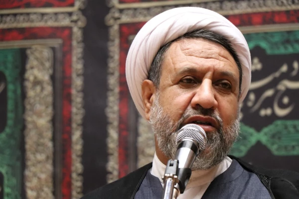 امام جمعه کرمان
واقعیت و آرمان درامور سیاسی  باید درکنارهم دیده شود 2