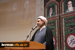 امام جمعه کرمان
واقعیت و آرمان درامور سیاسی  باید درکنارهم دیده شود 2