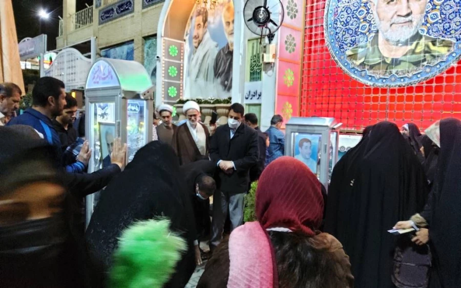 معاونت فرهنگی واجتماعی دانشگاه فرهنگیان کشور به مقام شهید سلیمانی ادای احترام کرد 4