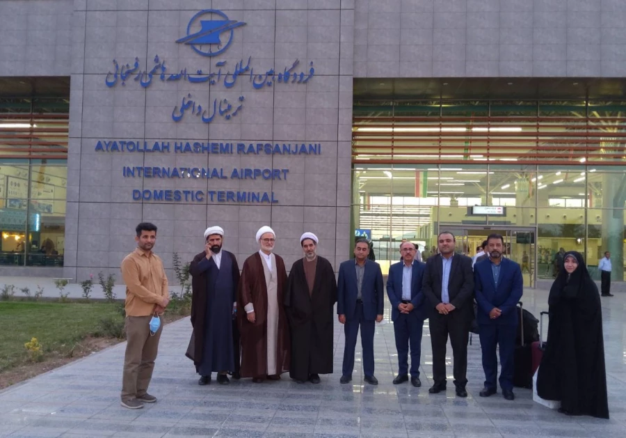 معاونت فرهنگی واجتماعی دانشگاه فرهنگیان کشور به مقام شهید سلیمانی ادای احترام کرد 6