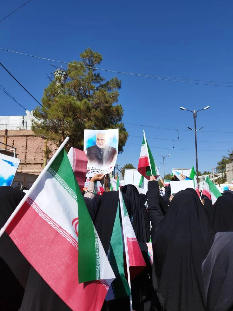 حضور پرشور خانواده دانشگاه فرهنگیان کرمان درراهیپمایی ضداستکباری 13آبان  19