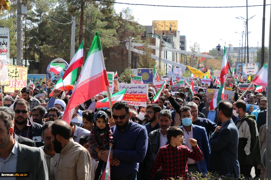 حضور پرشور خانواده دانشگاه فرهنگیان کرمان درراهیپمایی ضداستکباری 13آبان  25