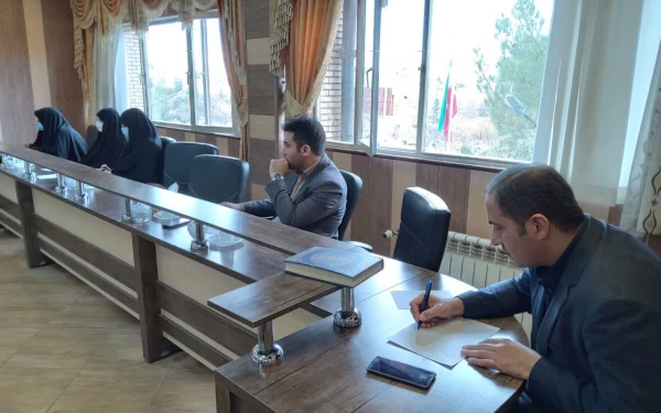 کارورزی فرصت برقراری ارتباط آموخته های نظری با محیط های واقعی آموزشی و تربیتی است 4