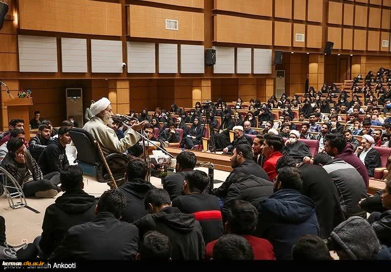 مفسر قرآن کریم با تاکید بر اینکه معلم امروز باید باسواد و دلسوز باشد؛ گفت: دانشجومعلمان خود را برای نجات نسل نو گرفتار شده در زیر رگبار شبهات آماده کنند . 2