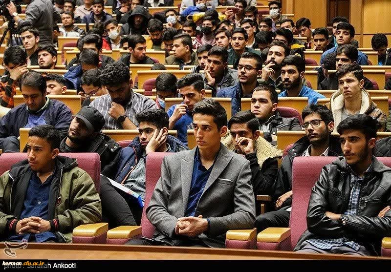 مفسر قرآن کریم با تاکید بر اینکه معلم امروز باید باسواد و دلسوز باشد؛ گفت: دانشجومعلمان خود را برای نجات نسل نو گرفتار شده در زیر رگبار شبهات آماده کنند . 2