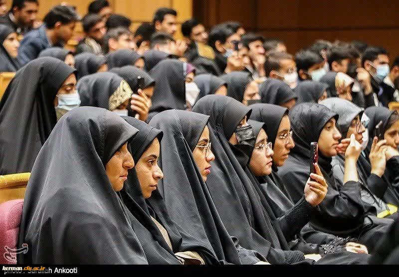 مفسر قرآن کریم با تاکید بر اینکه معلم امروز باید باسواد و دلسوز باشد؛ گفت: دانشجومعلمان خود را برای نجات نسل نو گرفتار شده در زیر رگبار شبهات آماده کنند . 2