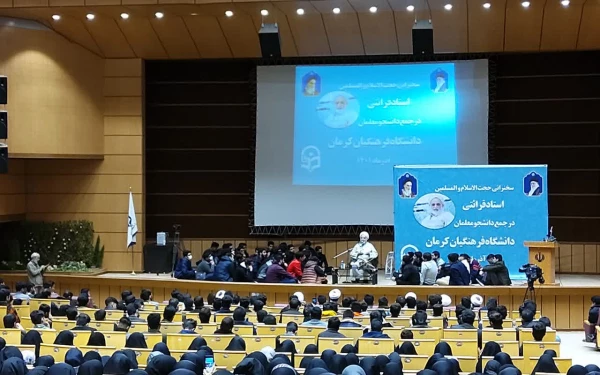 حجت الاسلام قرائتی در جمع دانشجومعلمان دانشگاه فرهنگیان کرمان: 
دانشجو معلمان خود را برای نجات نسل گرفتار شده در زیر رگبار شبهات آماده کنند 2