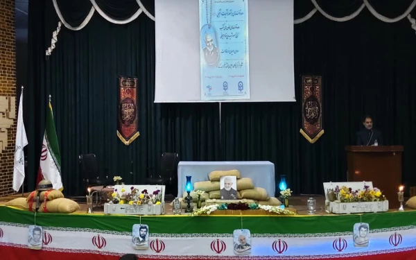 لازمه ی پیمودن راه شهدا، عشق و آگاهی توأمان است 4