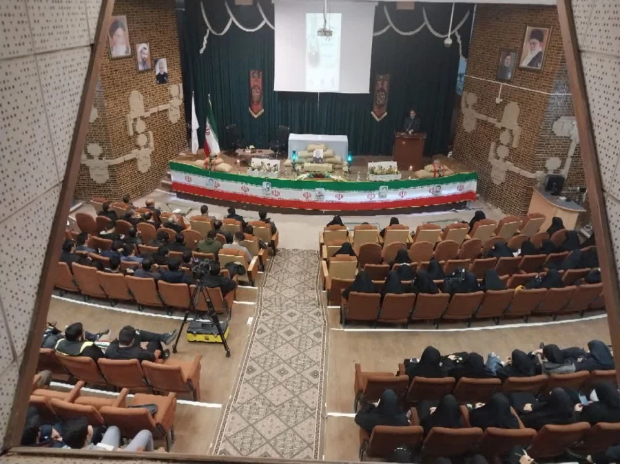 لازمه ی پیمودن راه شهدا، عشق و آگاهی توأمان است 7