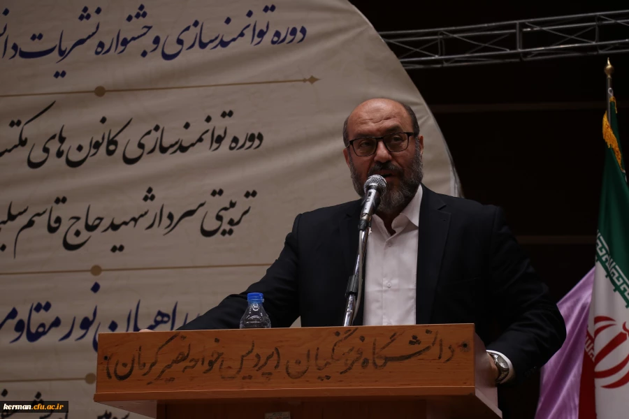 مشاور فرماندهی کل قوا خطاب به دانشجومعلمان دانشگاه فرهنگیان:
 نسلی تربیت کنید برای توسعه، تعالی، عزت و استقلال یک ملت در یک پهنه ی جهانی 2