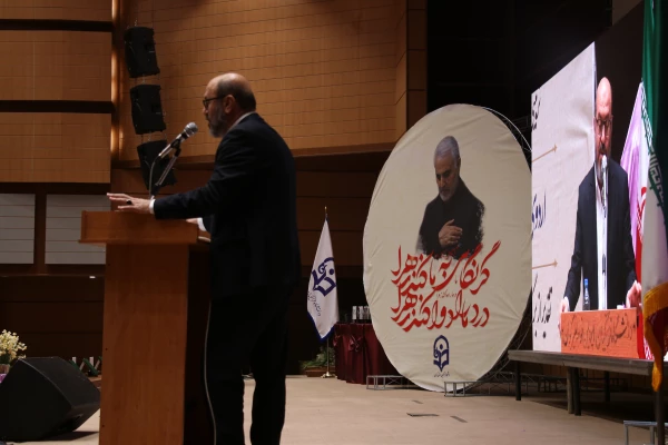 مشاور فرماندهی کل قوا خطاب به دانشجومعلمان دانشگاه فرهنگیان:
 نسلی تربیت کنید برای توسعه، تعالی، عزت و استقلال یک ملت در یک پهنه ی جهانی 2