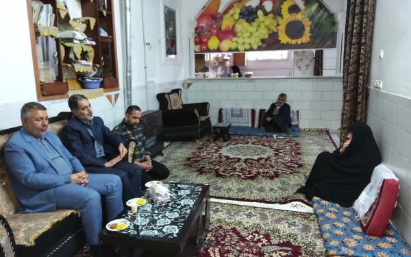 دیدار رئیس دانشگاه فرهنگیان استان با خانواده مرحوم عبد المجید کارآموزیان 2