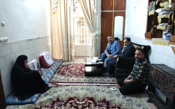 دیدار رئیس دانشگاه فرهنگیان استان با خانواده مرحوم عبد المجید کارآموزیان 4