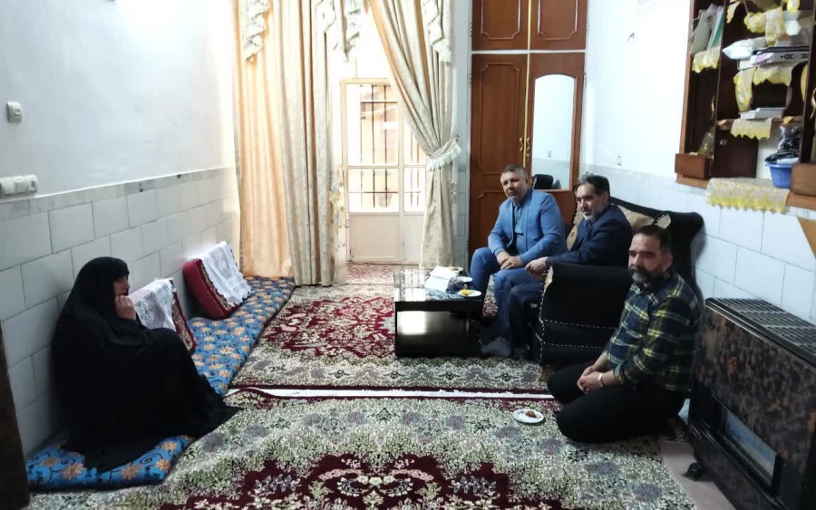 دیدار رئیس دانشگاه فرهنگیان استان با خانواده مرحوم عبد المجید کارآموزیان 4