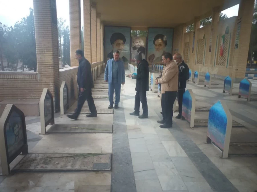 ادای احترام رئیس دانشگاه فرهنگیان استان به مقام شامخ شهدای شهر ماهان 4