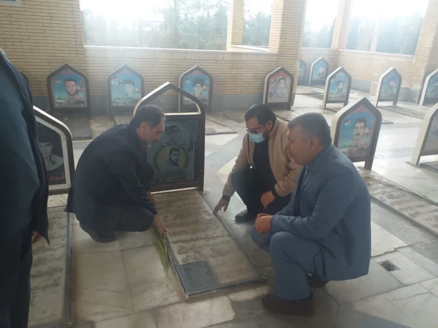 ادای احترام رئیس دانشگاه فرهنگیان استان به مقام شامخ شهدای شهر ماهان 5