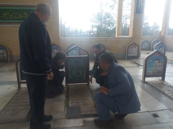 ادای احترام رئیس دانشگاه فرهنگیان استان به مقام شامخ شهدای شهر ماهان 6