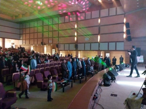  برگزاری جشن بزرگ انقلاب در دانشگاه فرهنگیان کرمان 
 3