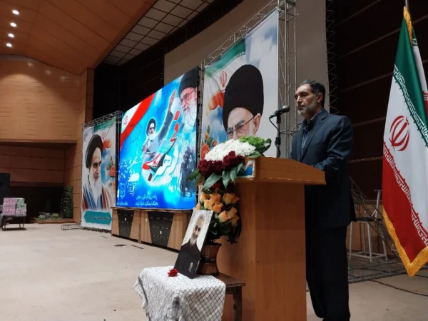  برگزاری جشن بزرگ انقلاب در دانشگاه فرهنگیان کرمان 
 6