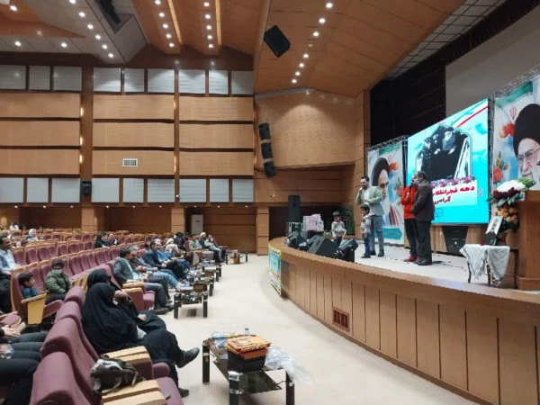  برگزاری جشن بزرگ انقلاب در دانشگاه فرهنگیان کرمان 
 4