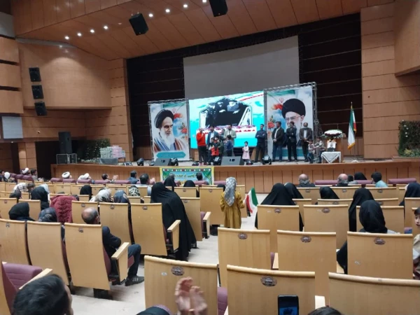  برگزاری جشن بزرگ انقلاب در دانشگاه فرهنگیان کرمان 
 5