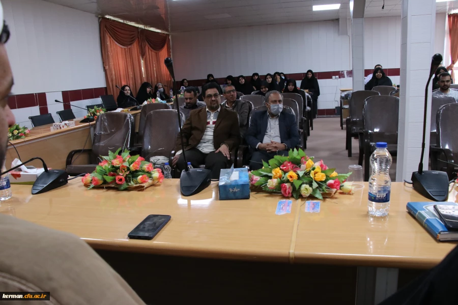 نشست هم اندیشی با موضوع دین وآزادی 5