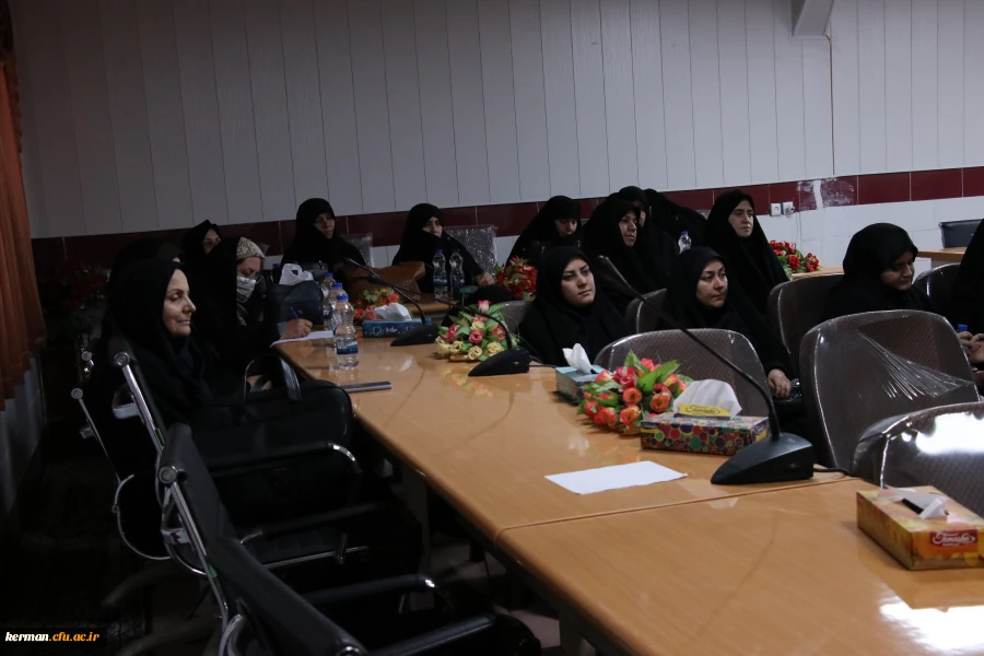 نشست هم اندیشی با موضوع دین وآزادی 7