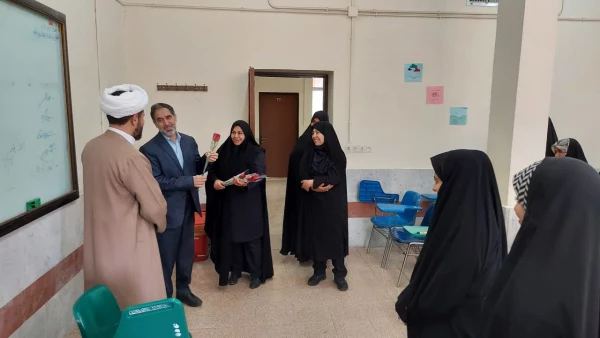 تجلیل از اساتید ومدرسین توسط ریاست دانشگاه فرهنگیان استان  4