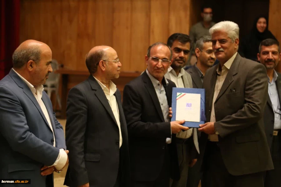 انتخاب استاد دانشگاه فرهنگیان کرمان به عنوان استاد برجسته دانشگاه های استان کرمان 2