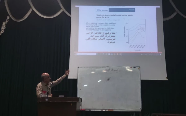 رئیس دانشگاه فرهنگیان استان کرمان 
 
امید، پرستار مهربانی وتسلی بخش روح انسانهاست 3