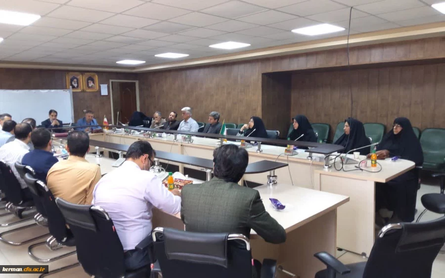 تجلیل از همکاران حوزه آموزش در جلسه شورای آموزشی دانشگاه فرهنگیان استان کرمان 2