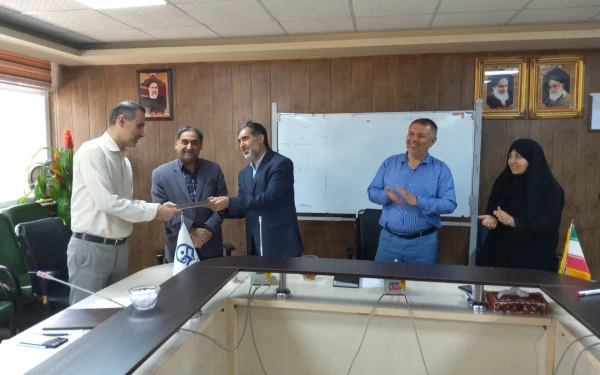 تجلیل از همکاران حوزه آموزش در جلسه شورای آموزشی دانشگاه فرهنگیان استان کرمان 4