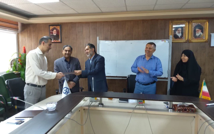 تجلیل از همکاران حوزه آموزش در جلسه شورای آموزشی دانشگاه فرهنگیان استان کرمان 4