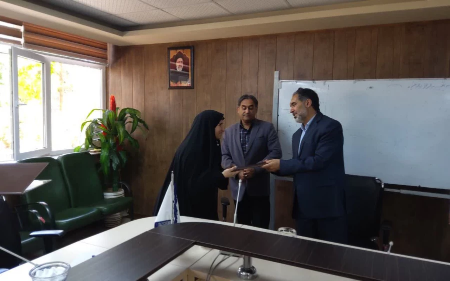 تجلیل از همکاران حوزه آموزش در جلسه شورای آموزشی دانشگاه فرهنگیان استان کرمان 6