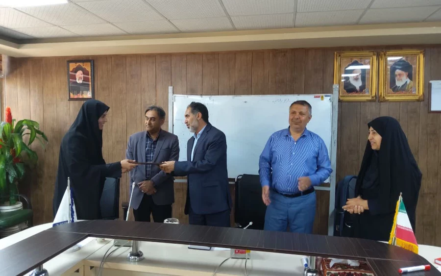 تجلیل از همکاران حوزه آموزش در جلسه شورای آموزشی دانشگاه فرهنگیان استان کرمان 7