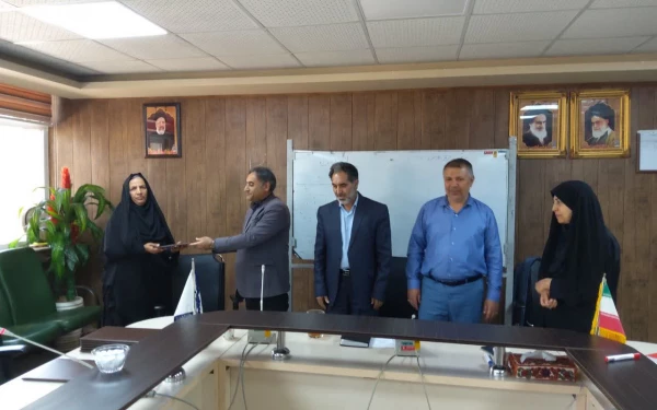 تجلیل از همکاران حوزه آموزش در جلسه شورای آموزشی دانشگاه فرهنگیان استان کرمان 8