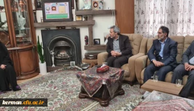 دیدار رییس دانشگاه فرهنگیان کرمان و مدیران کل آموزش وپرورش ونوسازی استان با خانواده شهید عبدالمهدی امیدی