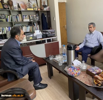  رئیس دانشگاه فرهنگیان کرمان با رئیس کمیسیون اقتصادی مجلس شورای اسلامی دیدار وگفتگو کرد