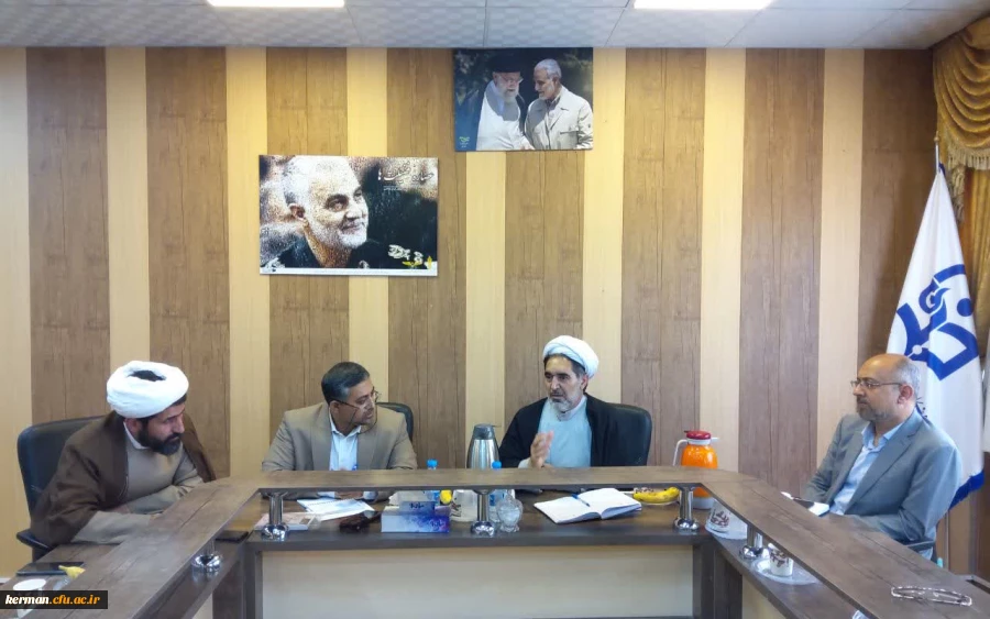 مدیرکل حراست دانشگاه فرهنگیان کشور 
شناسایی آسیب های فرهنگی و کمک برای پیشبرد مسائل فرهنگی ، رویکرد حراست در دانشگاه فرهنگیان است 2