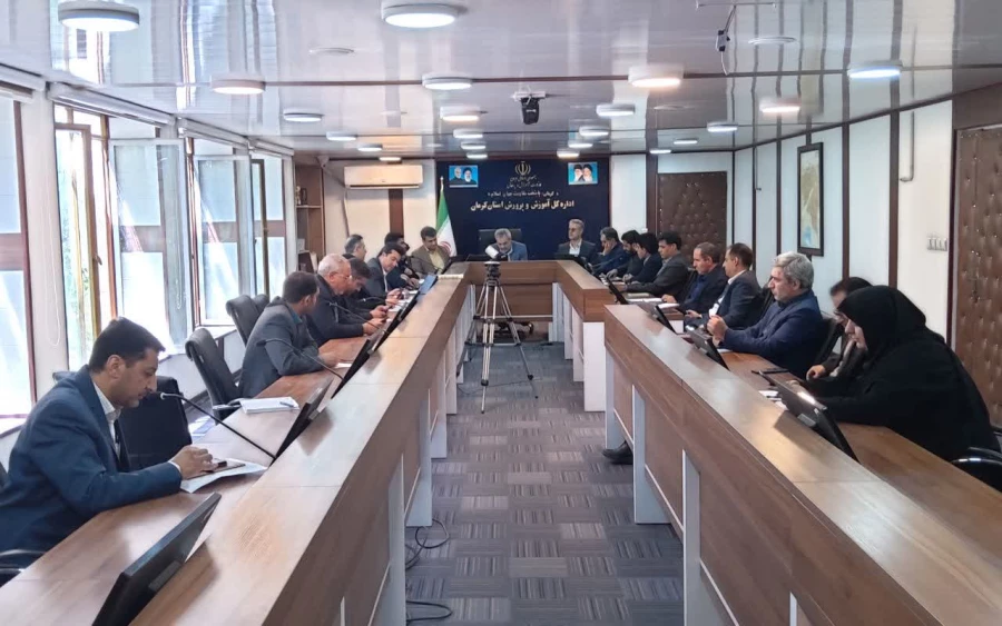 دکتر توان در شورای تحقیقات آموزش و پرورش استان خواستار تشکیل کارگروه تخصصی جهت بررسی طرحهای پژوهشی شدند. 3