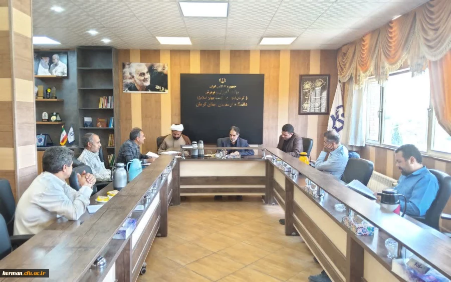 کارگروه بررسی پرونده ها ترفیع سالیانه اعضای هیئت علمی دانشگاه فرهنگیان کرمان تشکیل جلسه داد 2