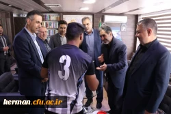 تجلیل از دانش آموز پسر با نیازهای ویژه مدال آور درمسابقات دو ومیدانی کشوری 3