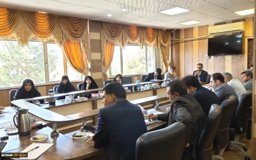 در شورای آموزشی دانشگاه فرهنگیان استان کرمان مطرح شد
تشکیل کارگروه اجرایی دوره های ضمن خدمت معلمان و کمیته راهبری کارورزی استان 2