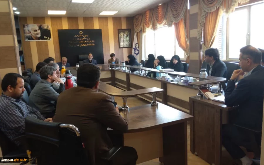 در شورای آموزشی دانشگاه فرهنگیان استان کرمان مطرح شد
تشکیل کارگروه اجرایی دوره های ضمن خدمت معلمان و کمیته راهبری کارورزی استان 2