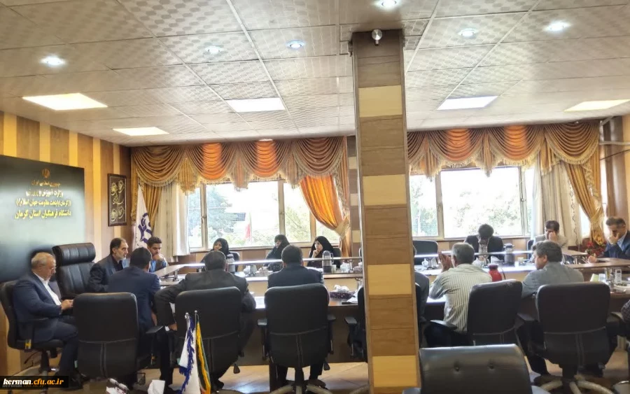 در شورای آموزشی دانشگاه فرهنگیان استان کرمان مطرح شد
تشکیل کارگروه اجرایی دوره های ضمن خدمت معلمان و کمیته راهبری کارورزی استان 2