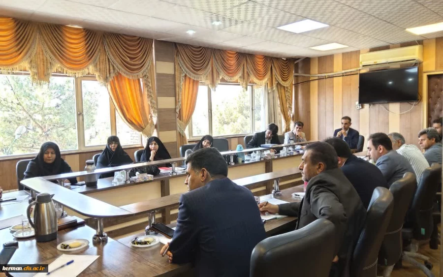 در شورای آموزشی دانشگاه فرهنگیان استان کرمان مطرح شد
تشکیل کارگروه اجرایی دوره های ضمن خدمت معلمان و کمیته راهبری کارورزی استان 2