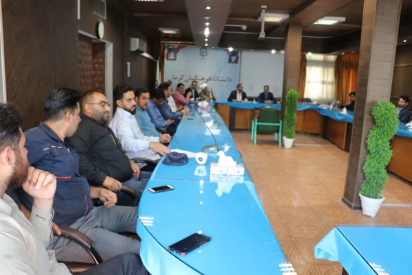 دکتر توان 
امروز هیچ کاری مقدس تر و بااهمیت تر از تربیت معلم نمیباشد  2