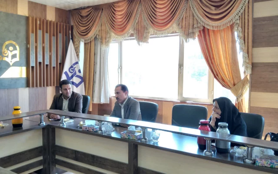 به مناسبت هفته نیروی انتظامی صورت گرفت:
تقدیر مسئولین و کارکنان دانشگاه فرهنگیان  از زحمات نیروی انتظامی کرمان 2